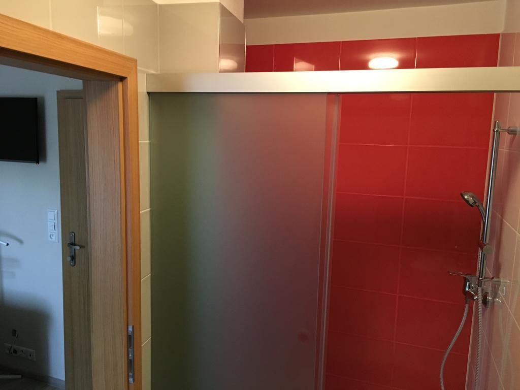 Pikolo - Izby Na Prenajom Nové Mesto nad Váhom Exterior foto